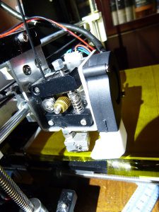 what is a 3d printer and how does it work: extruder
